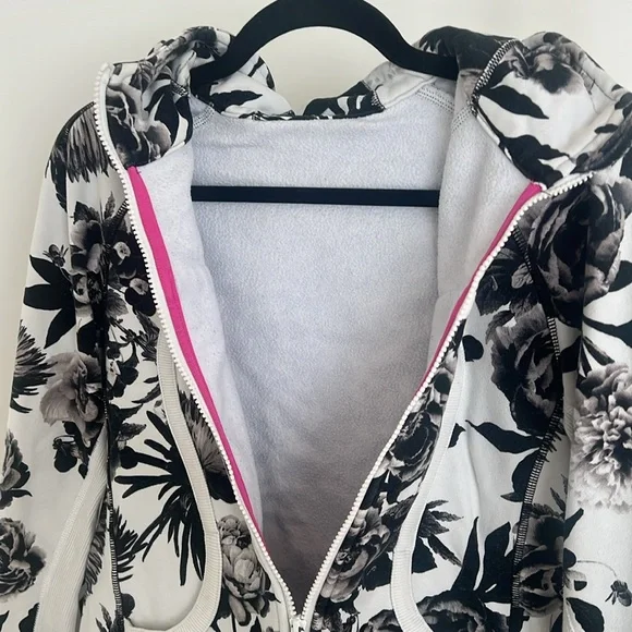 Lululemon Scuba Hoodie Light Cotton Fleece size 8 - Picture 3 of 4